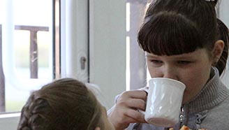 Сотрудники нижегородской школьной столовой по ошибке продали ученице спирт вместо воды