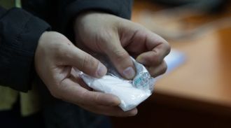 В Москве с поличным задержали мужчину, который делал закладки синтетических наркотиков