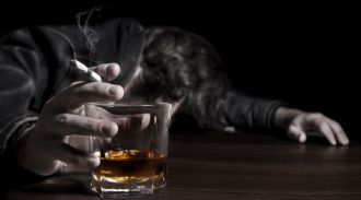 Минздрав: смертность от курения и алкоголизма в РФ существенно выше мировых показателей