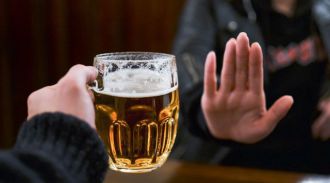 Пить стали меньше. Количество больных алкоголизмом в РФ снизилось на 37%